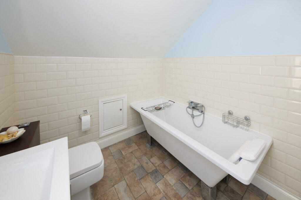 Carlton bathroom 2.1