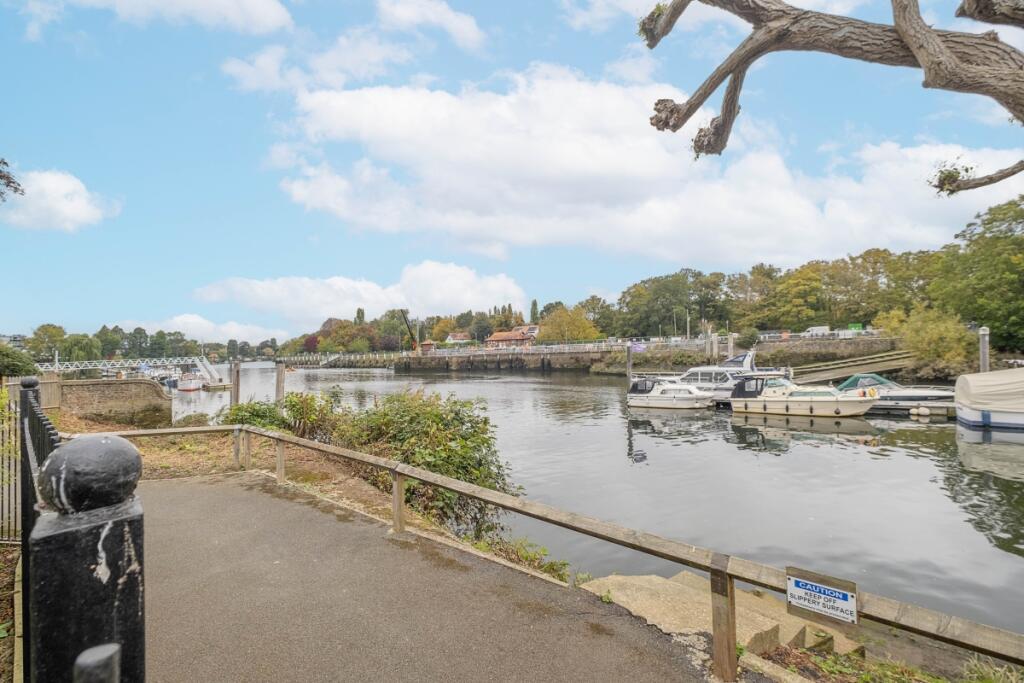 2-bowater-house-1...