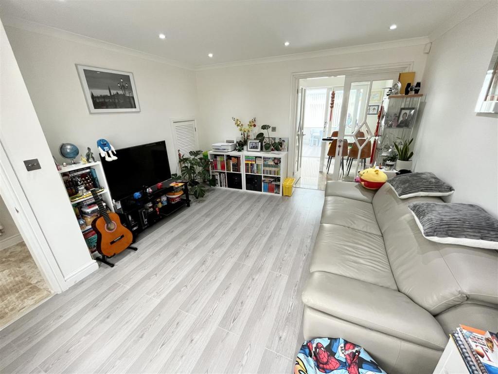 Lounge Aspect 2.jpg