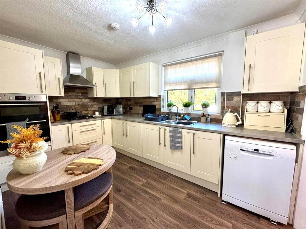 WhatsApp Image 2025-09-26 at 14.00.24 (4).jpeg