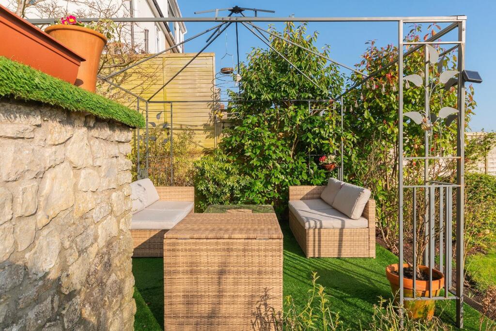 2Q6RKE - External G.jpg