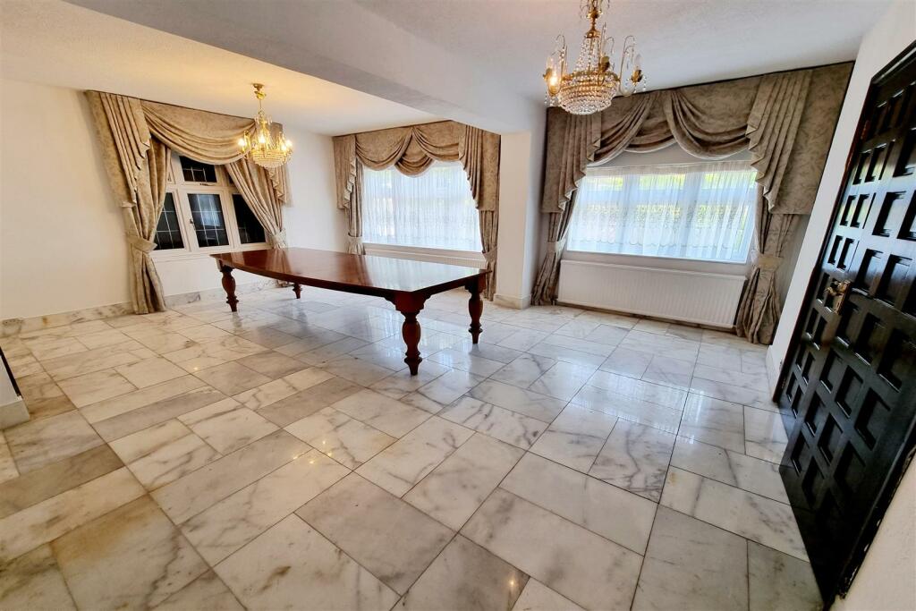 RECEPTION ROOM 1: