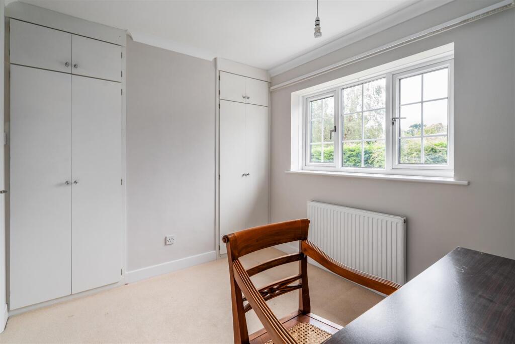 11 Beaconsfield Close-9_lo.jpg