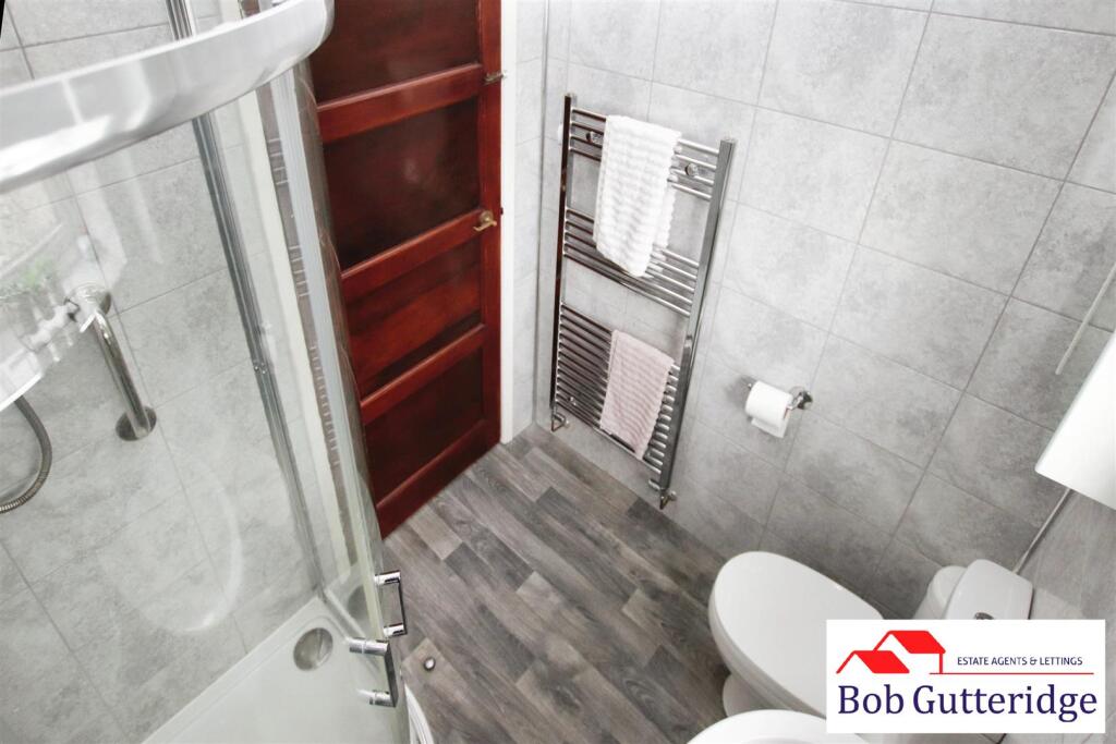 SHOWER ROOM/WC