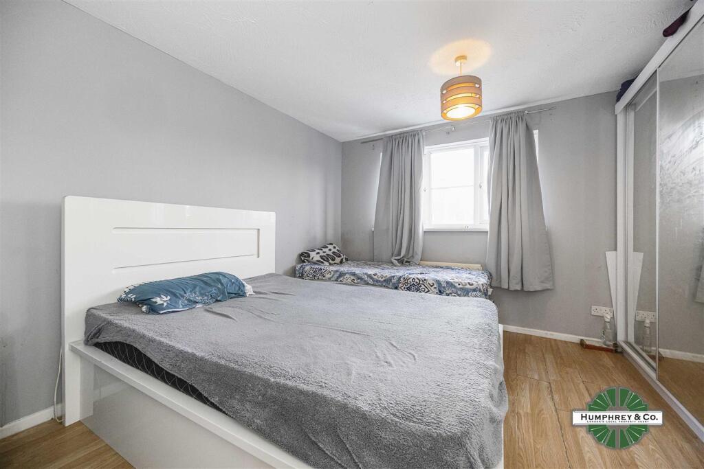 29 Carriage Mews -004.JPG