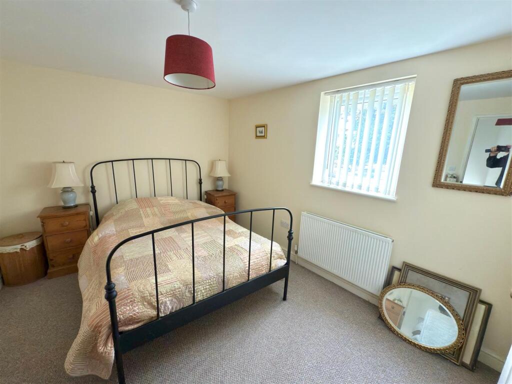 BED 2.jpg
