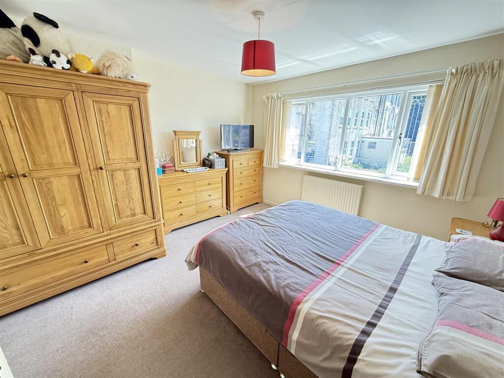 REAR BEDROOM 2