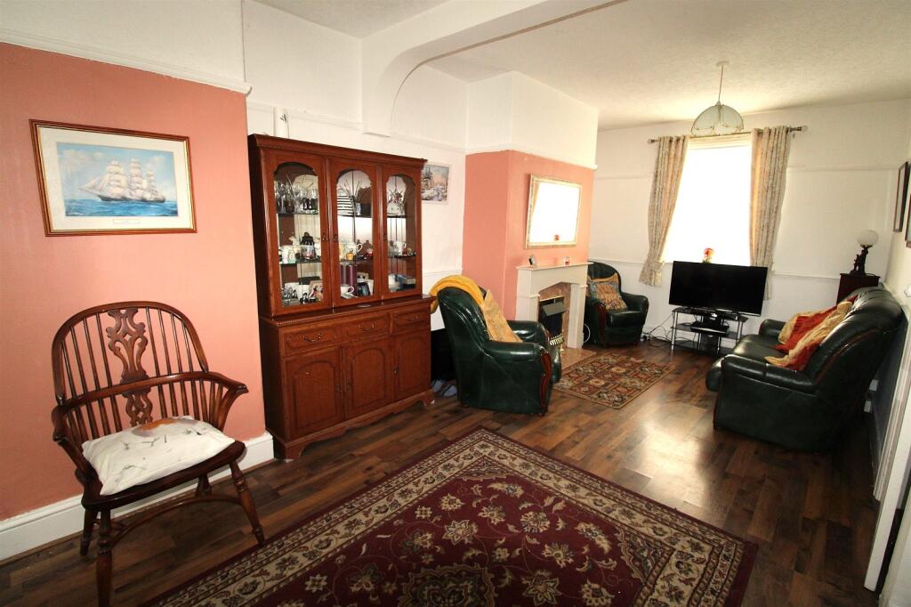 Spacious Open-Plan Lounge/Diner