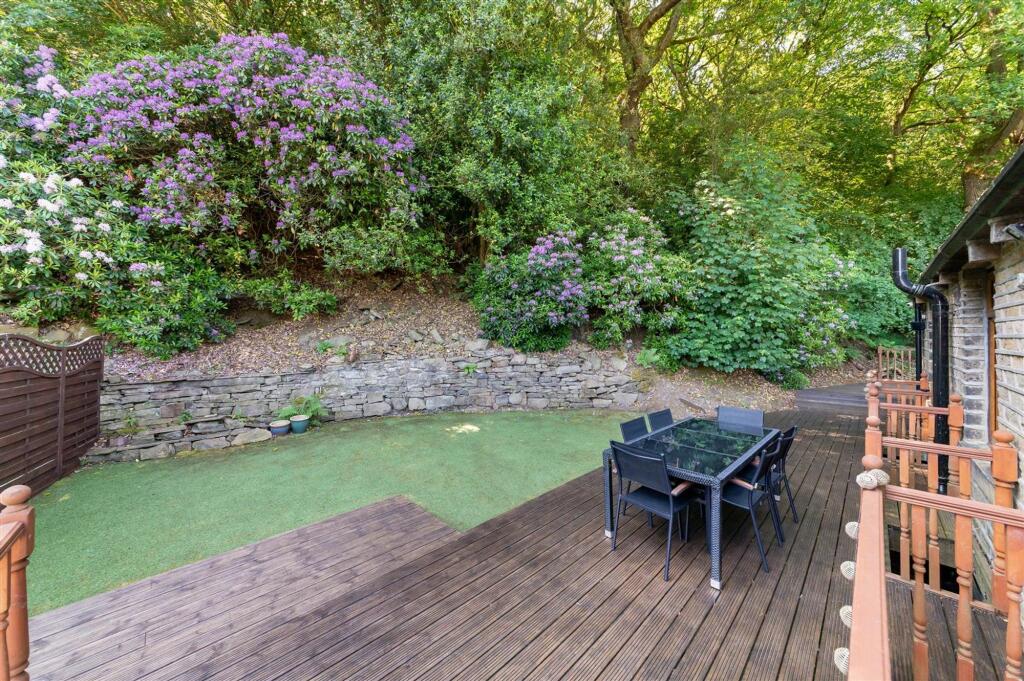 REAR GARDEN.jpg
