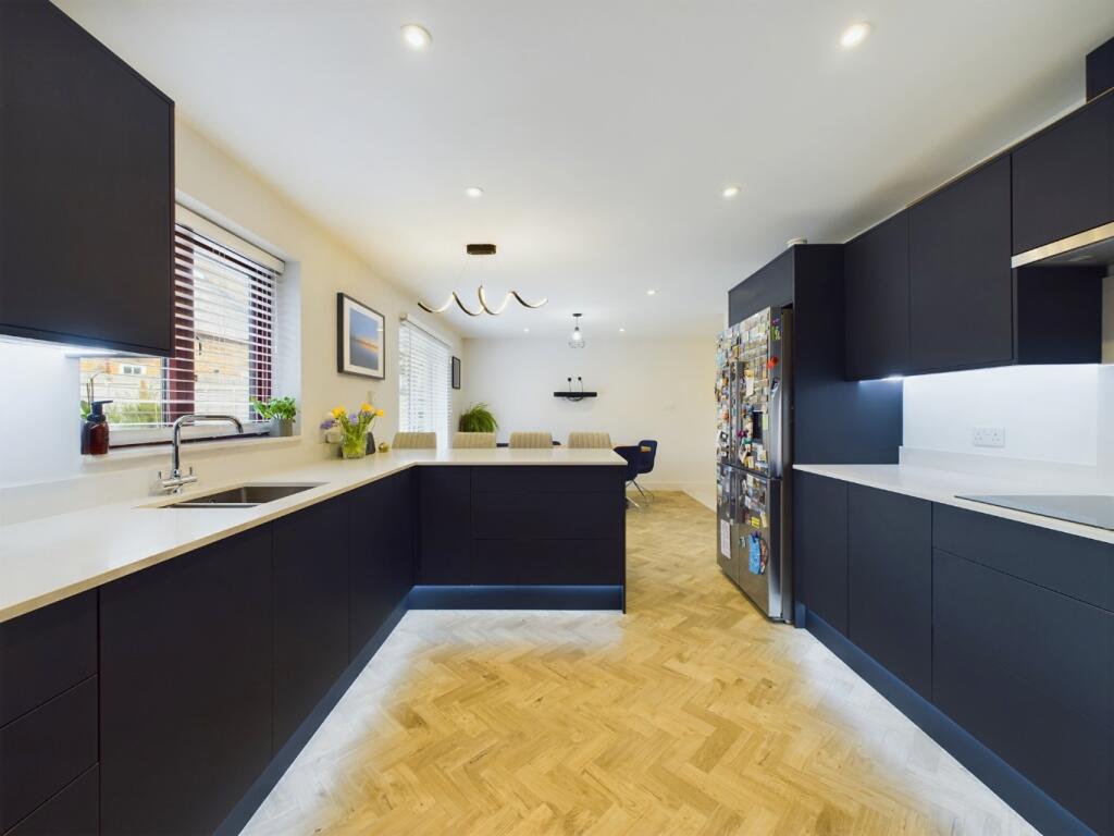 KITCHEN/ DINING ROOM