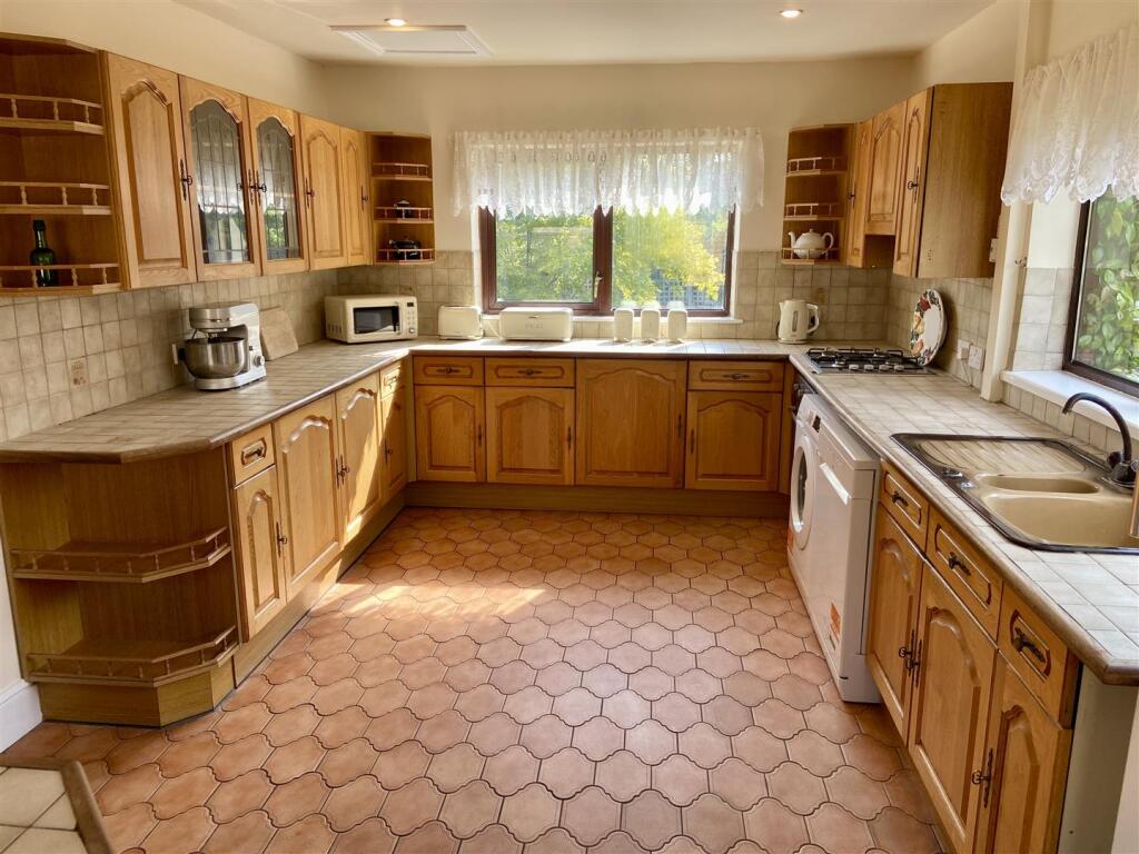 Kitchen Breakfast Room.JPG