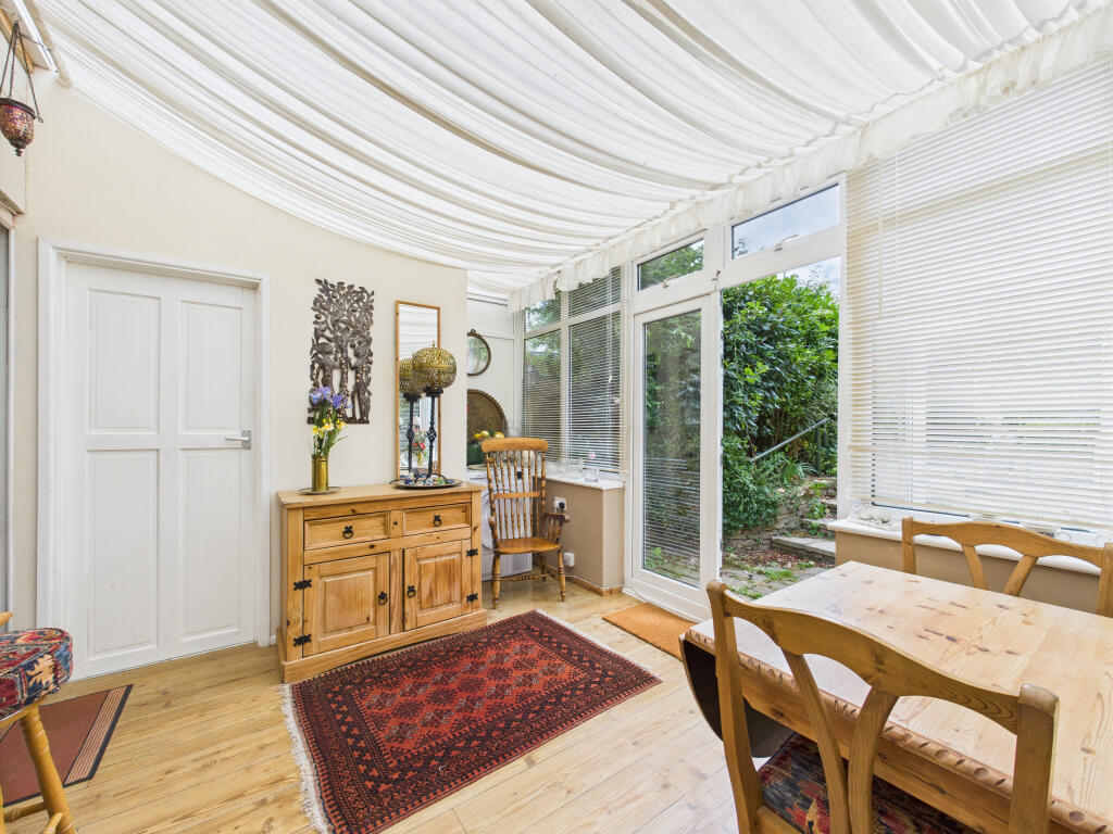 CAM01354G0-PR0566-STILL002