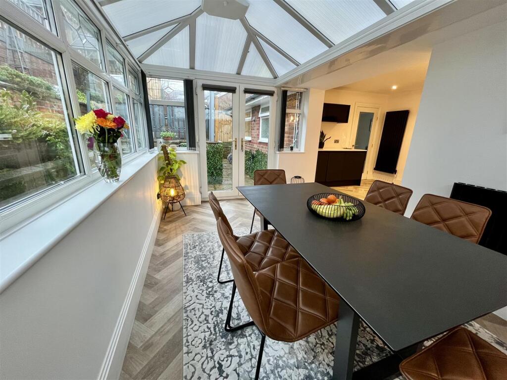 Conservatory/Dining Room