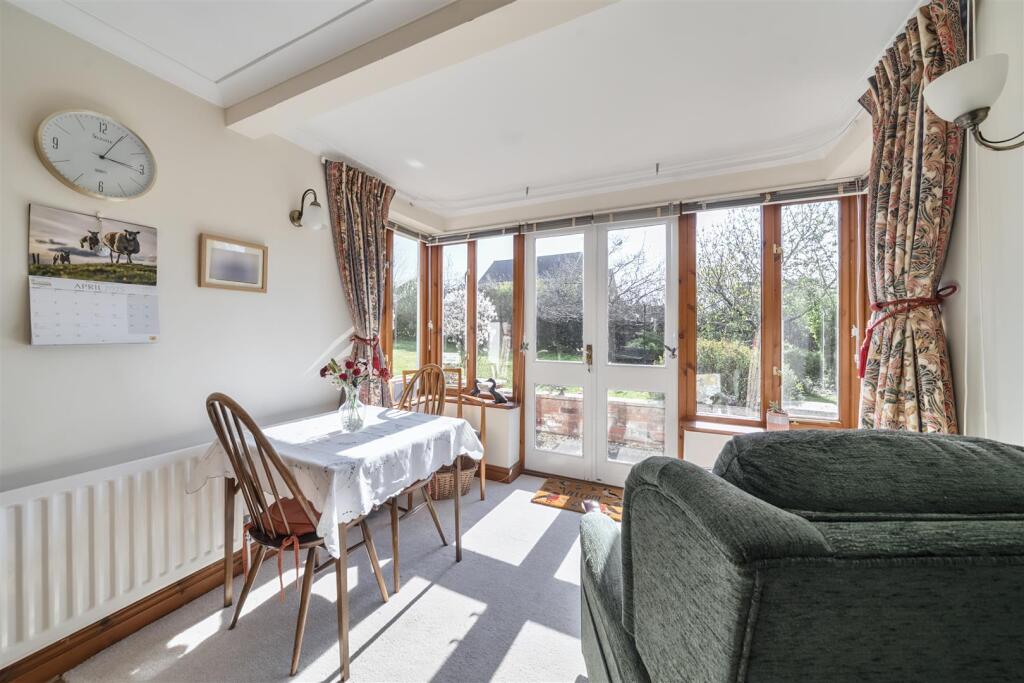 Annexe Kitchen / Sitting Room