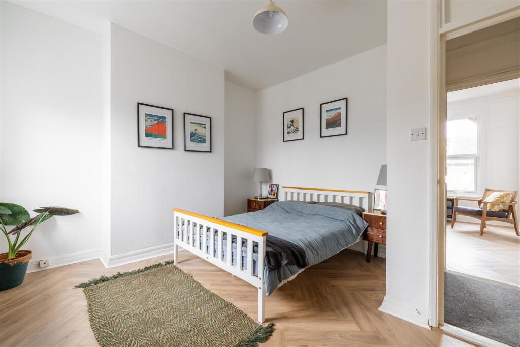 Latimer Road E7