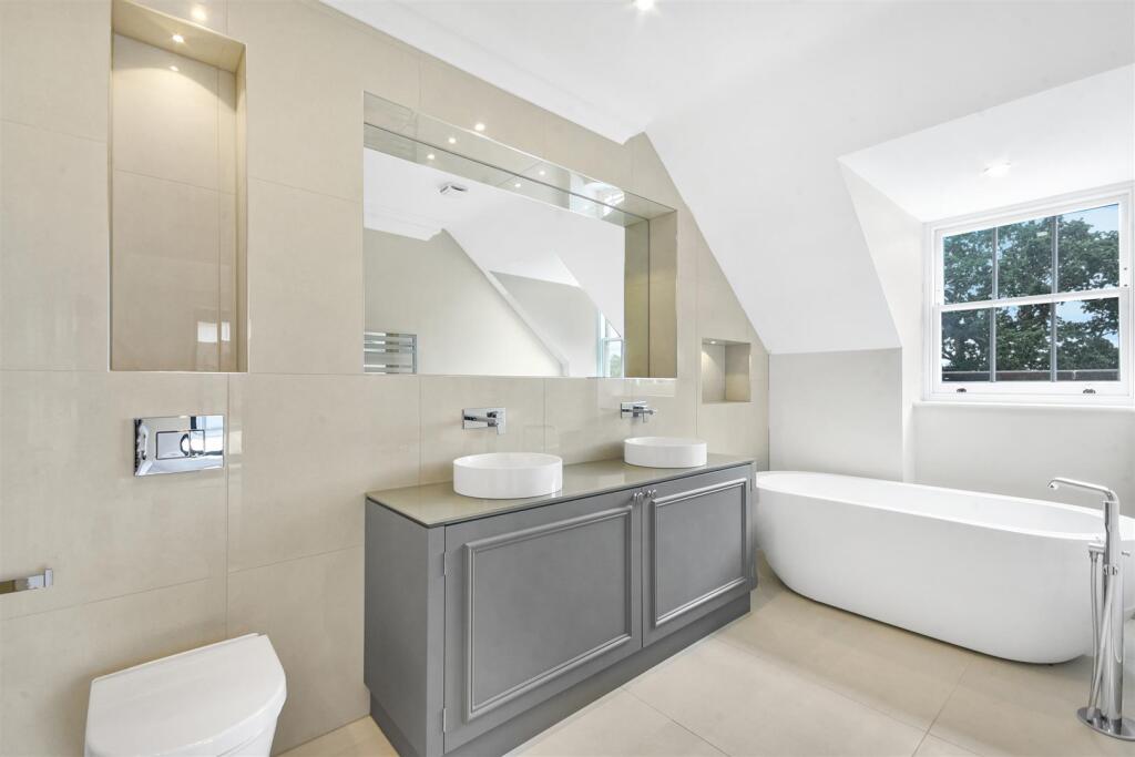 Master Bedroom En Suite