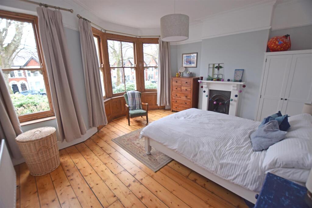 bed1.jpg