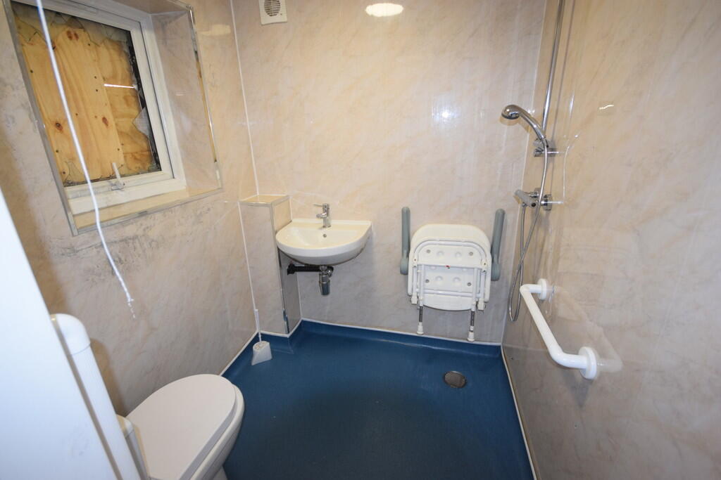 GROUND FLOOR SHOW...