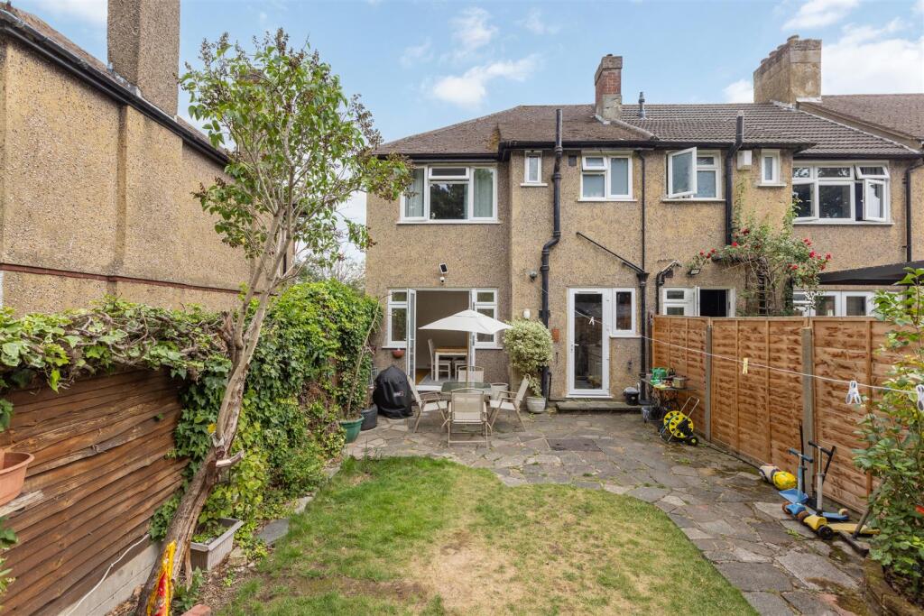 Thurlestone Avenue 66 Ph6.jpg