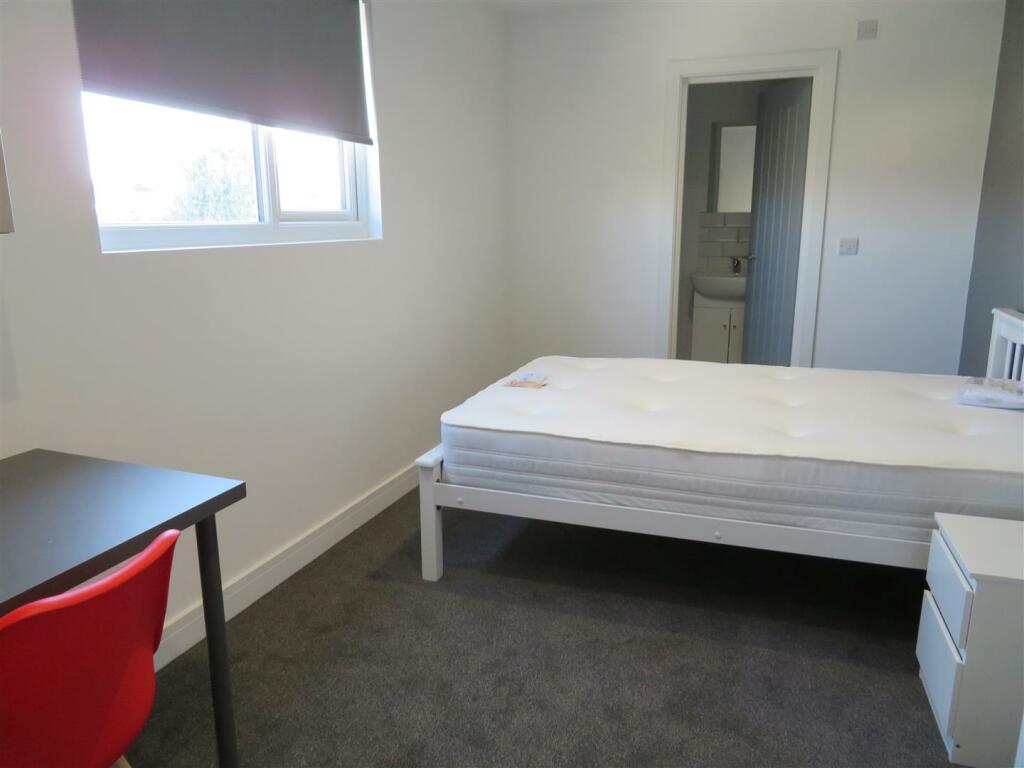 59 Manners Bed7.JPG
