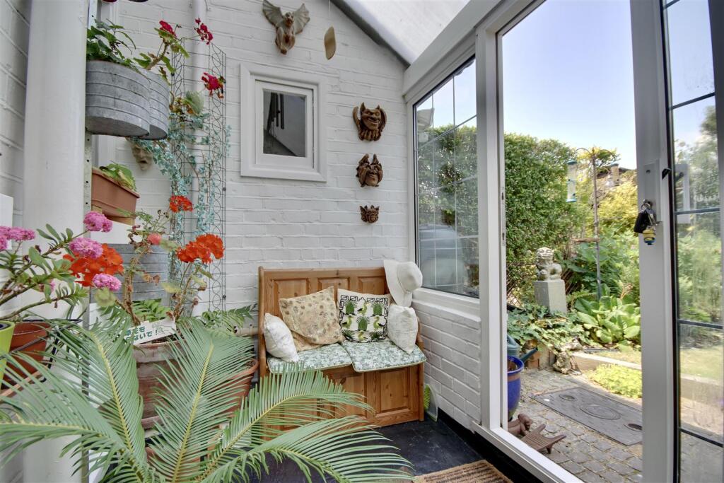 SUN ROOM / CONSERVATORY