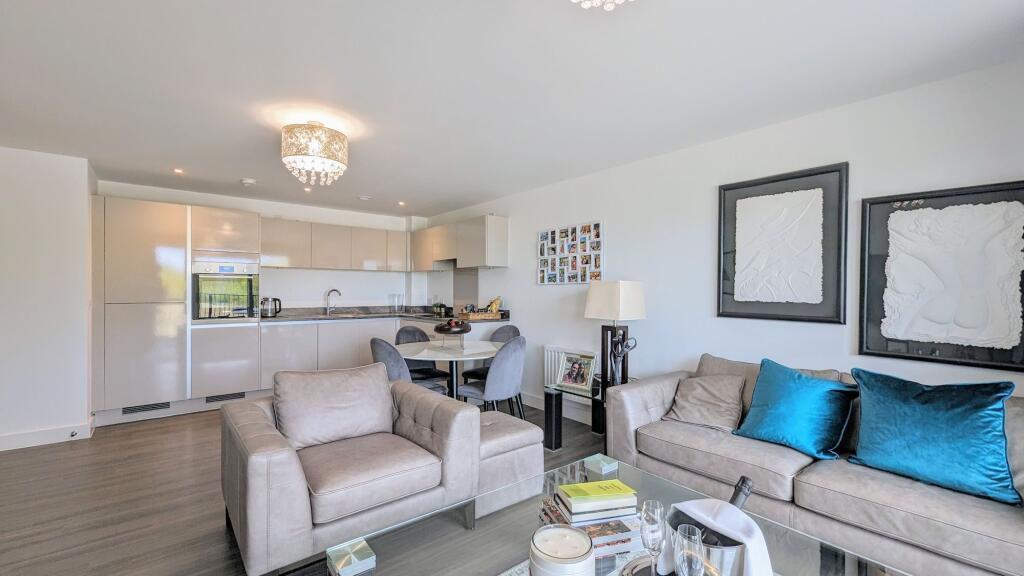 Lounge/Dining/Kitchen