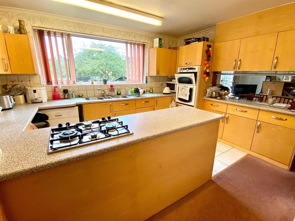 over hall park 17 kitchen.jpg