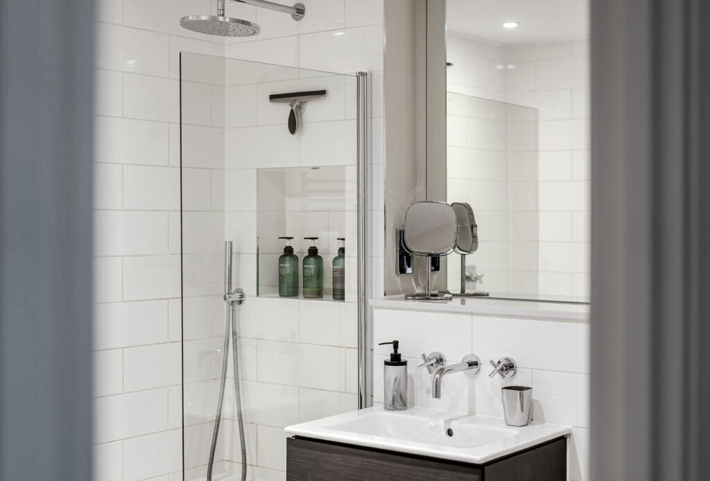 1330798-16-688730...