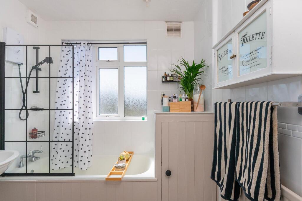 4S4RKE - Bathroom C.jpg