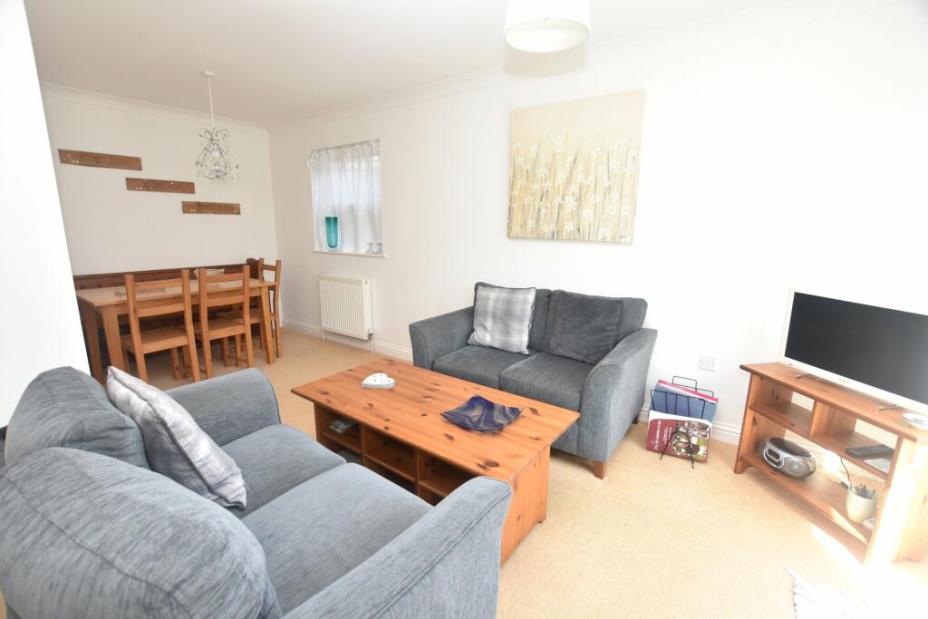 Lounge/Dining Areas