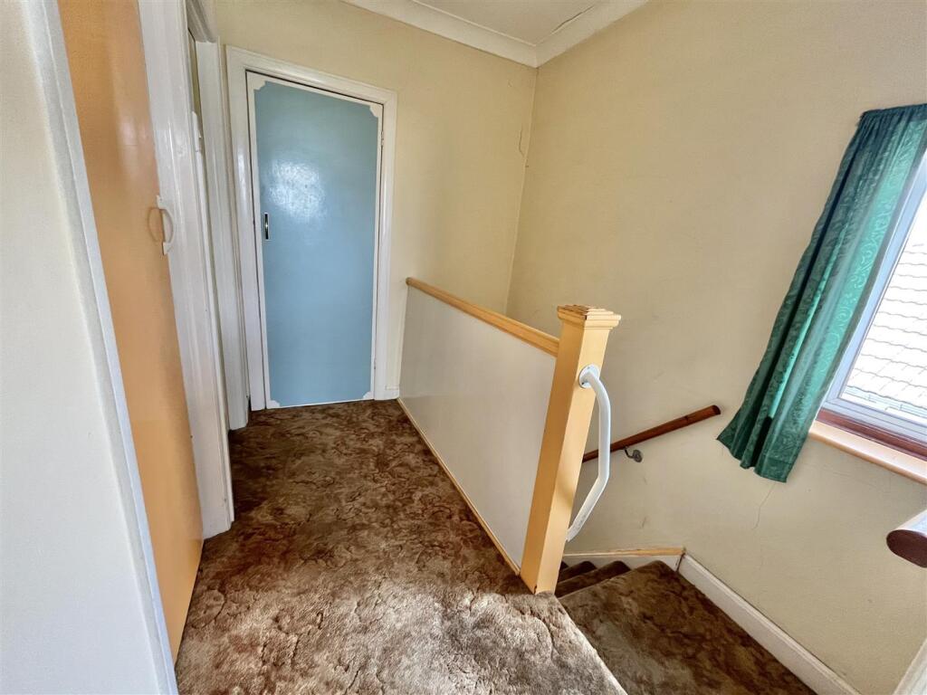 FIRST FLOOR LANDING