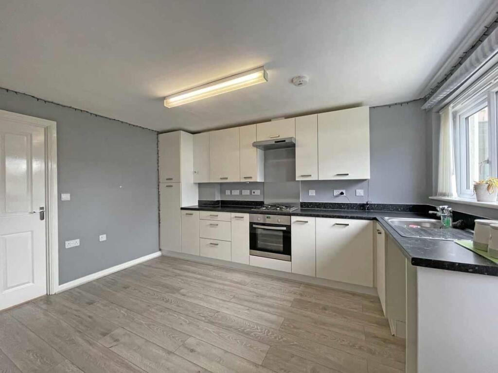 Yellowmead Road 40 Kitchen 3.jpg