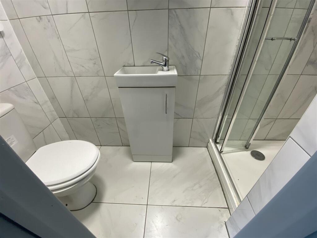 Ensuite Shower Room 2
