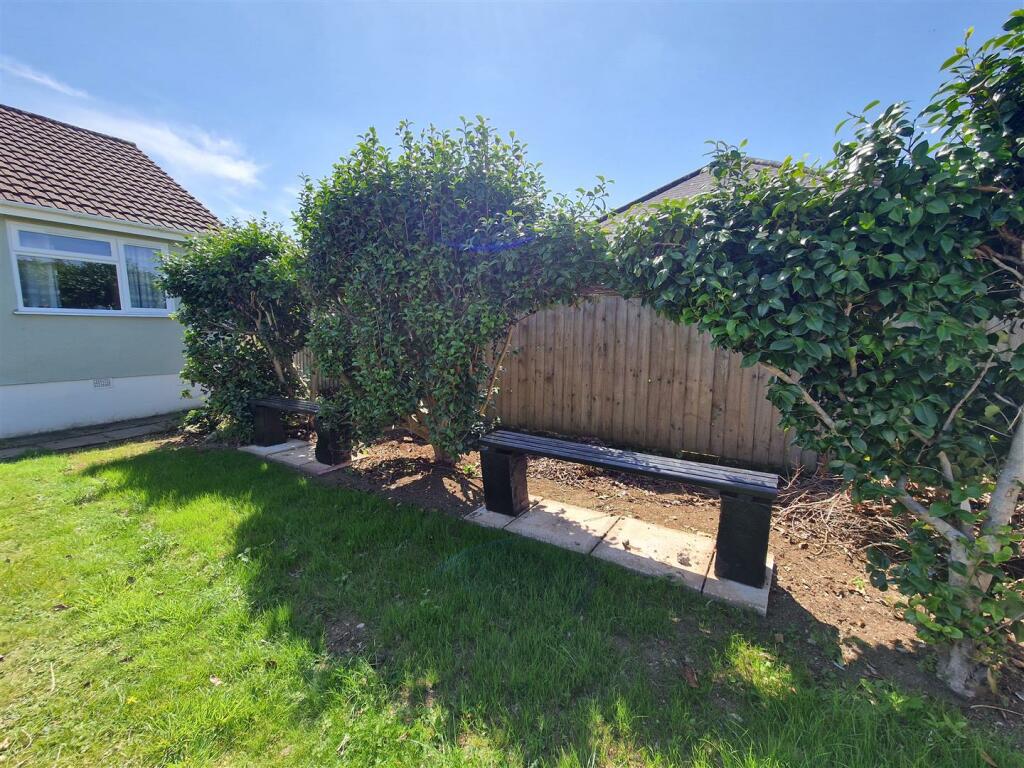 Rear garden 1.jpg