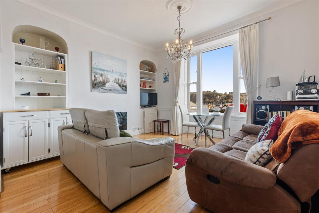 A06 - Flat 2 Dartview 38 Newcomen Road Dartmouth -