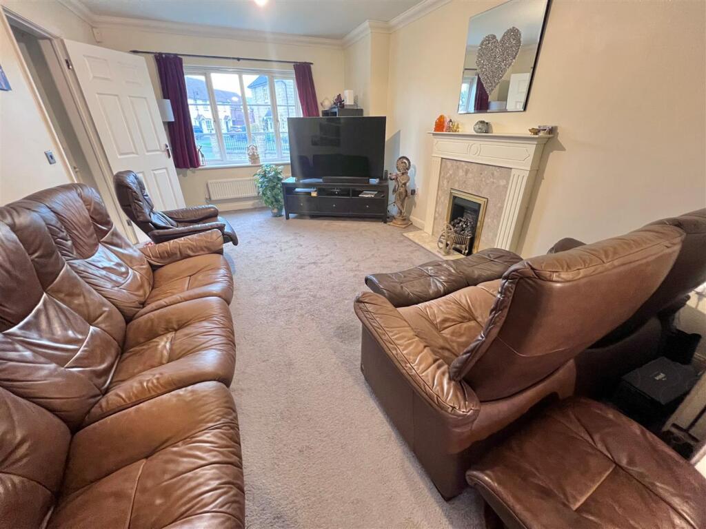 Lounge 2.jpg