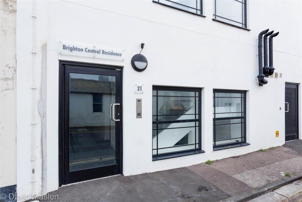 exterior 3.jpg