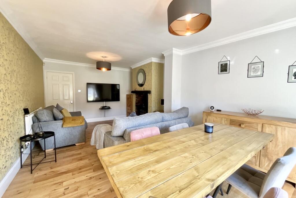 open plan living/din