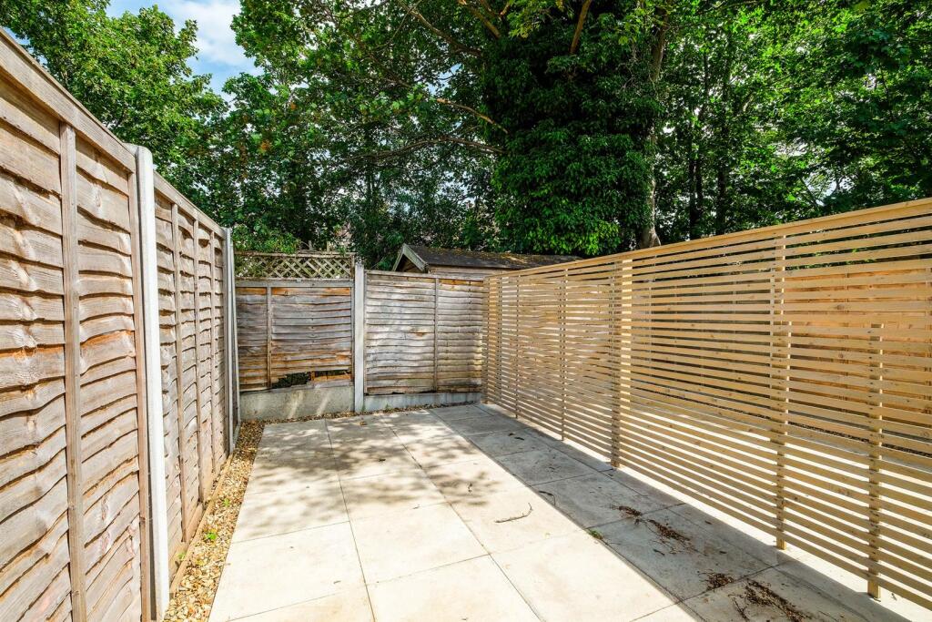 78-80 Spruce Hills Flat 4 garden-2_web.jpg