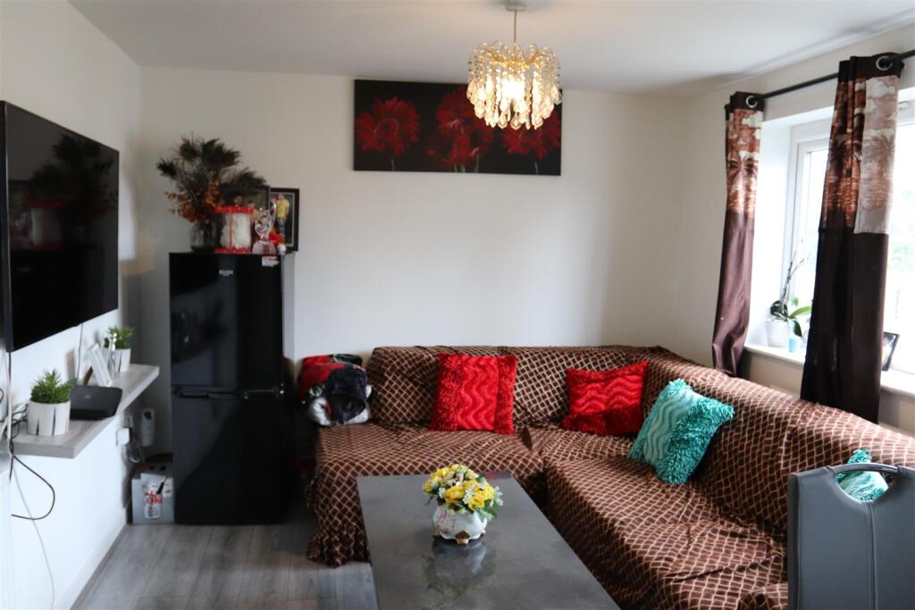 OPEN PLAN LOUNGE/DINER &amp; KITCHEN