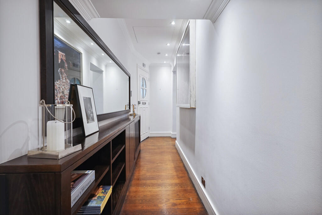 Flat D 12-12A Enn...