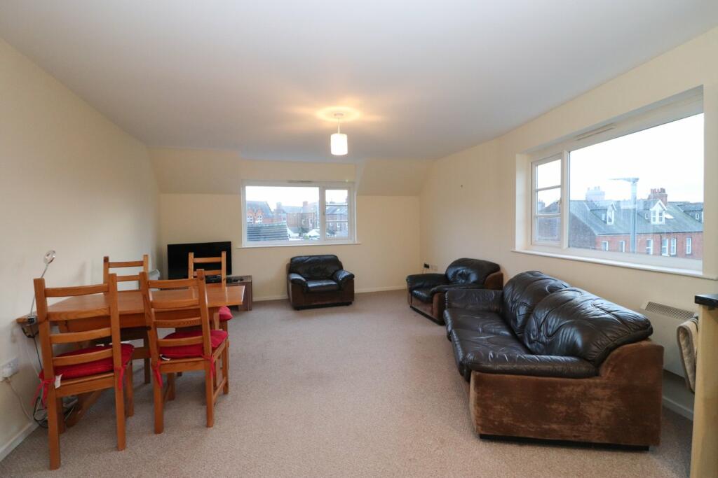 Open plan dining lounge/kitchen