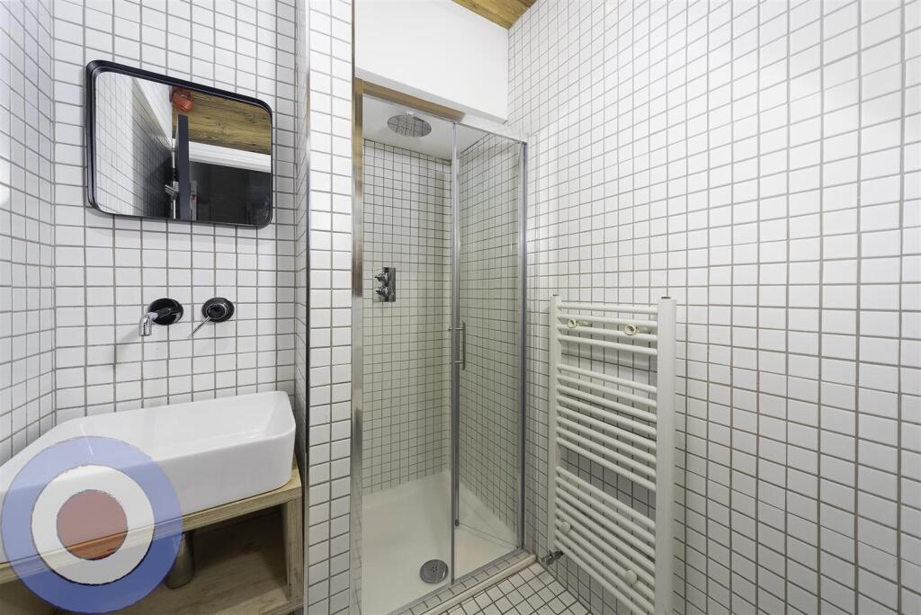 bathroom-Edit.jpg