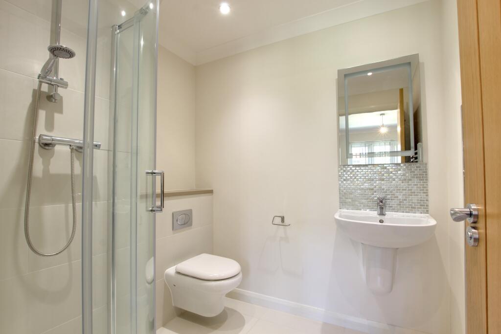 7 ENSUITE.jpg
