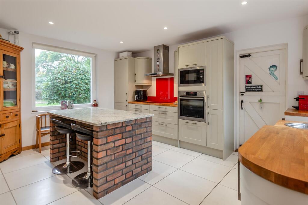 Kitchen Breakfast Room.jpg