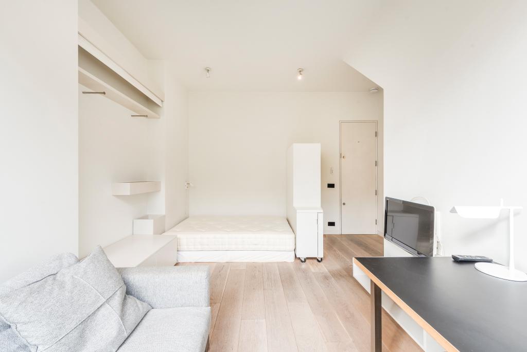 Ledbury Road 74, Stu