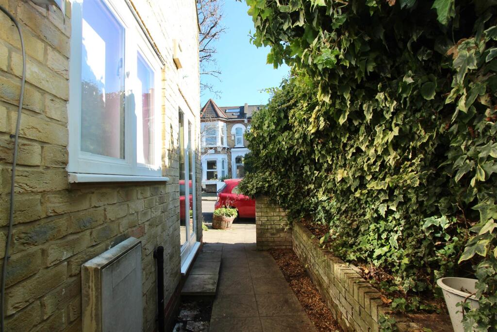 Listria Park, N16