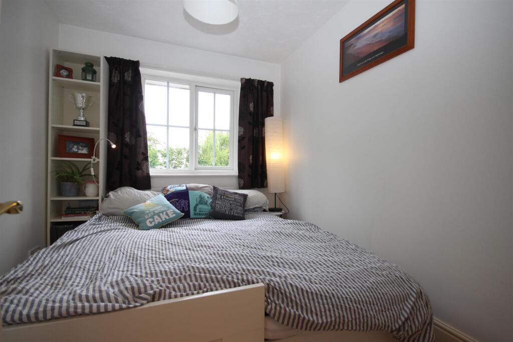 BEDROOM 2