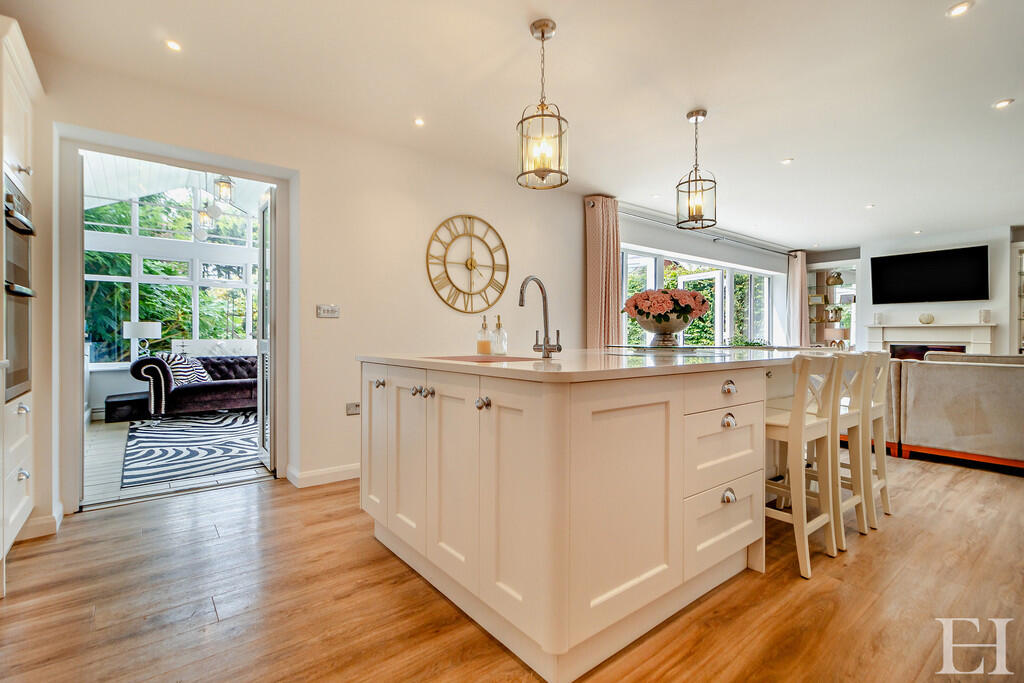 8614983-interiorW...