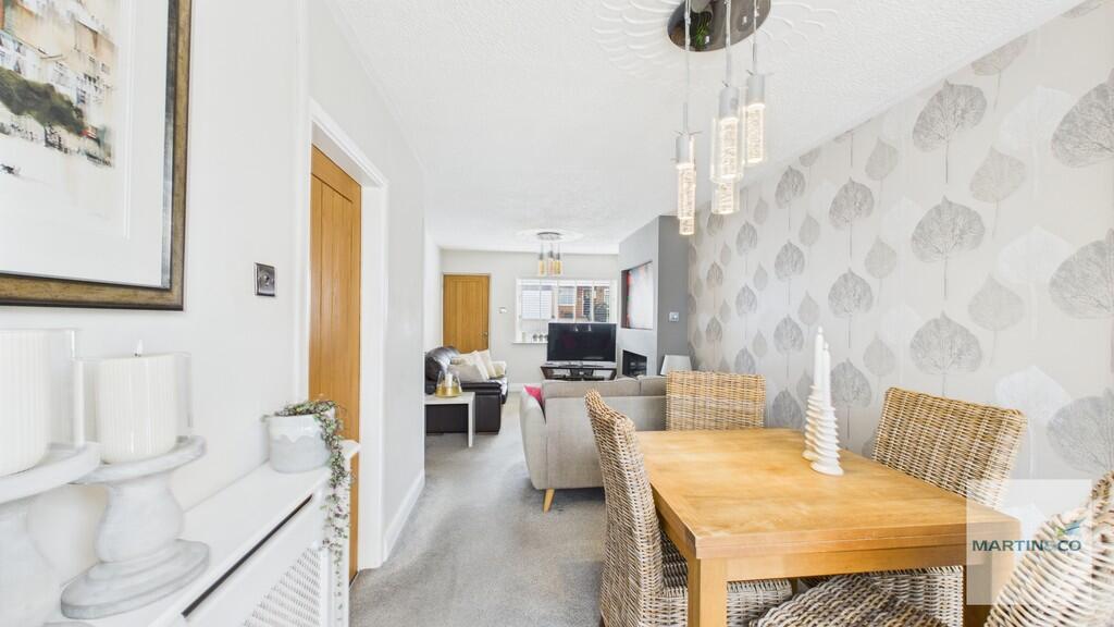 Through lounge / ...